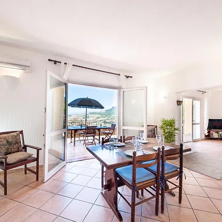 Quiet With A Big Pool And A Spectacular View. *