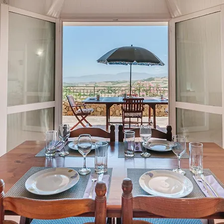 Quiet With A Big Pool And A Spectacular View. Apartment *